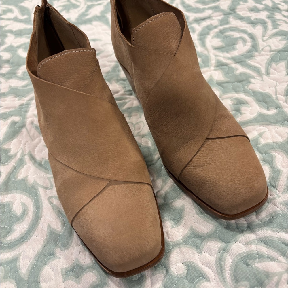 Eileen Fisher Light Brown Ankle Boots
